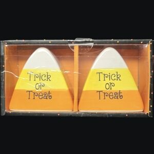 NIB Set Of 2 Ceramic "Trick Or Treat" Candy Corn Salt And Pepper Shakers